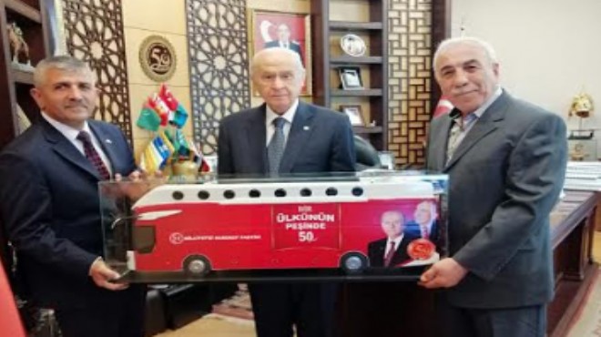 MHP İl Başkanı Şahin'den 'Lider'e özel hediye!