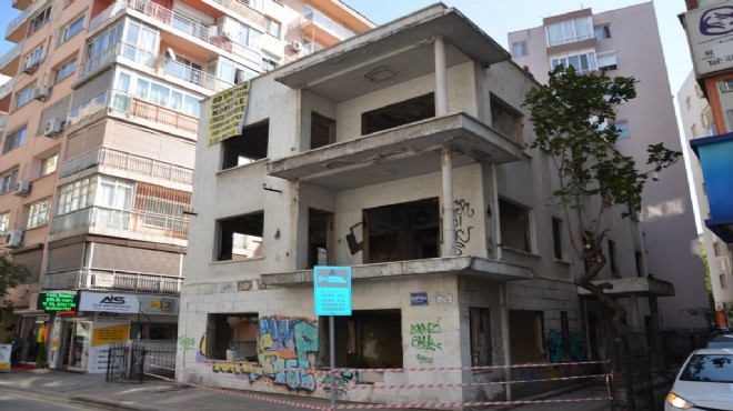 MHP İzmir de yeni bina heyecanı: Tabela asıldı