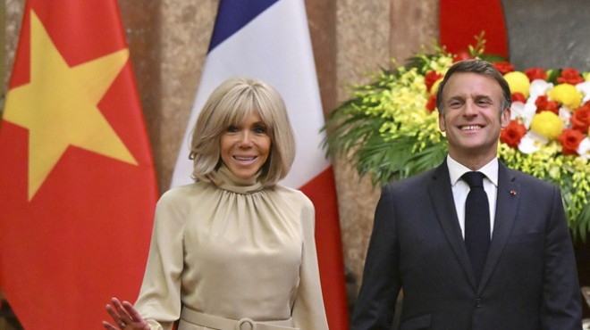 Macron dan  tokat  açıklaması: Şakalaşıyorduk!