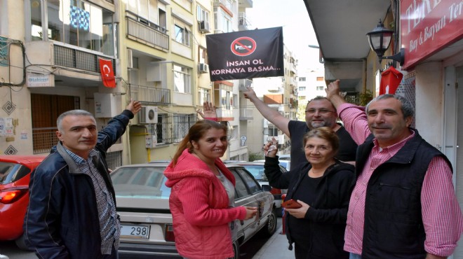 Mahalle sakinlerinden korna sesine afişli çözüm