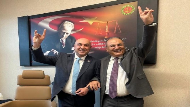 Mahmut Tanal dan MHP yi kızdıran fotoğraf paylaşımı!