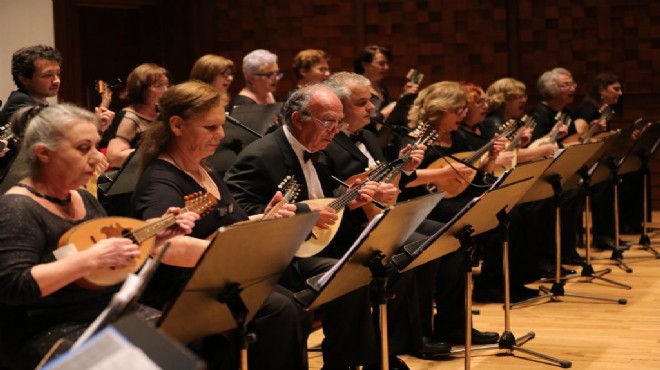 Mandolin Orkestrası'ndan büyüleyen konser