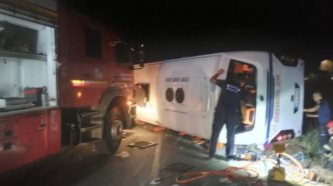 Manisa'da midibüs ile otomobil çarpıştı: 4 ölü