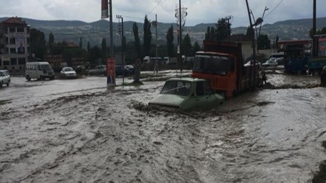 Manisa'da sele kapılan çocuk kayboldu