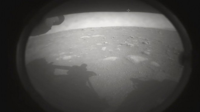 Mars'a tarihi iniş: İşte ilk fotoğraf!