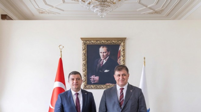 Meclis üyeleri ‘YENİ Parti’ dedi… Belediye Başkanı, Tugay’ı bekliyor!