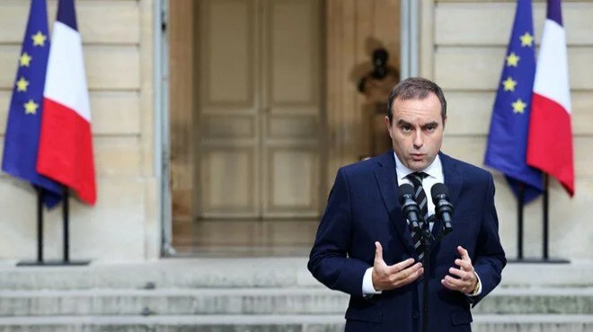 Meclise ayak basmadan gitti: Fransa da siyasi kriz!