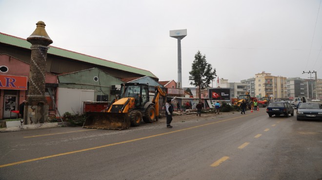 Menderes pazaryeri otoparkına kavuşuyor