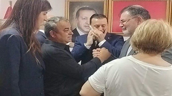 Menderes te AK Parti kazandı: Kutlamaya CHP li meclis üyesi de katıldı!