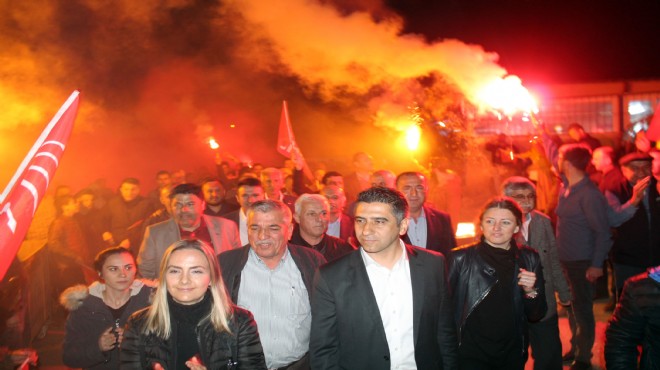 Menderes'te Kayalar coşkusu: Vekillerle miting gibi açılış