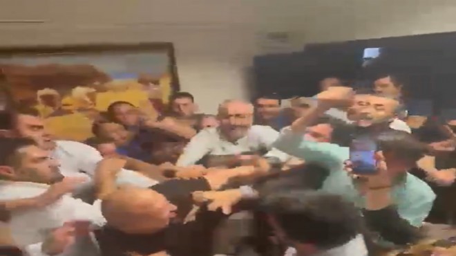 Menderes te başkan vekili seçiminde yumruklu kavga!