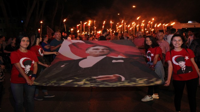 Menderes te coşkulu fener alayı