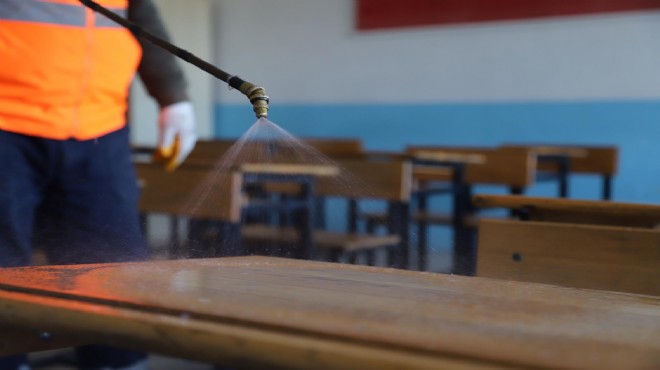 Menderes'te okullar dezenfekte edildi