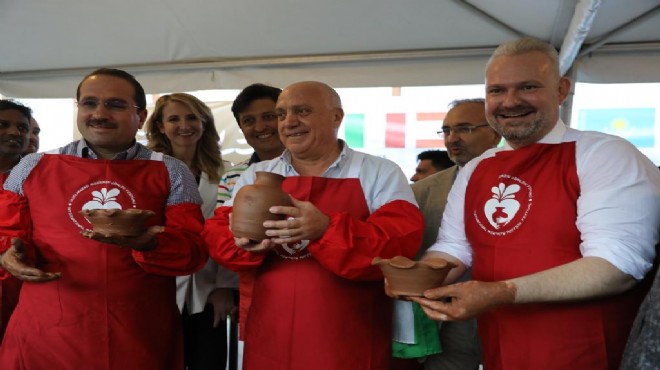 Menemen'de Çömlek Festivali: Protokol de kolları sıvadı!