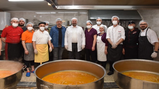 Menemen'de iftarlıklar Başkan'dan!