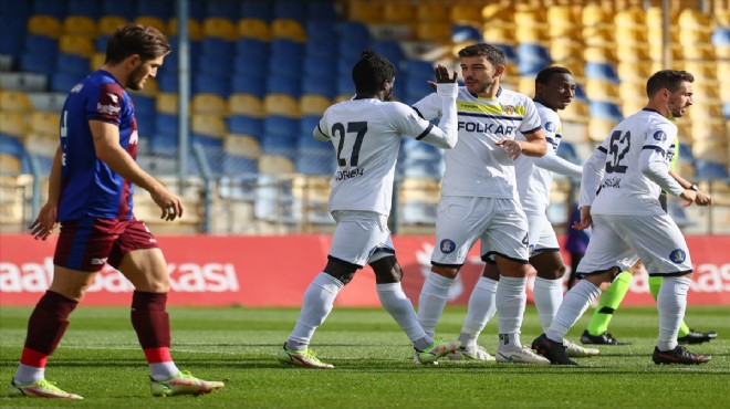 Menemenspor kupada çok farklı: 3-0