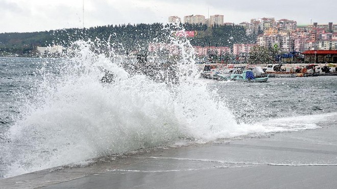 Meteorolojiden  İzmir için  flaş uyarı: Çok kuvvetli yağış, yıldırım, hortum...