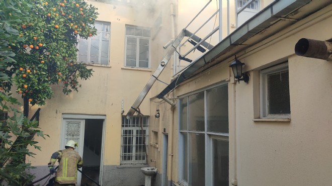 Metruk binada korkutan yangın!