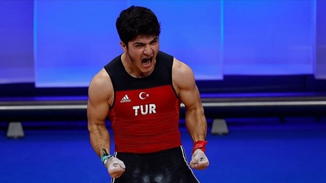 Milli halterci Özbek Avrupa şampiyonu oldu