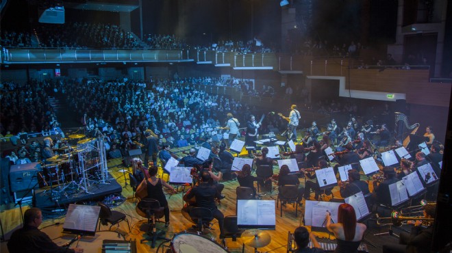 Mor ve Ötesi’nden senfonik performans