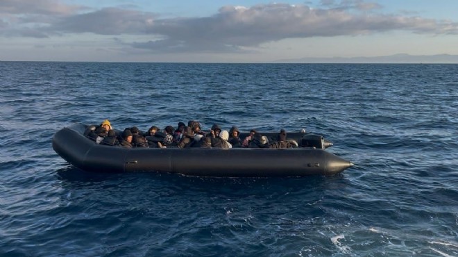 Motor arızasıyla sürüklendiler: Çoluk çocuk umut yolculuğu!