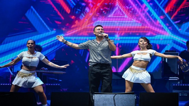 Mustafa Sandal İzmir de gençlere taş çıkardı