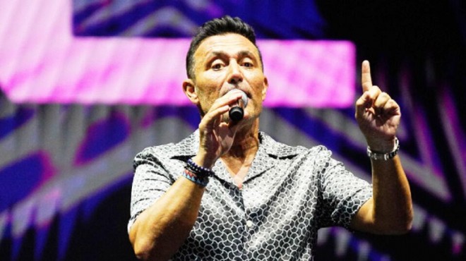 Mustafa Sandal dan konserde fon açıklaması