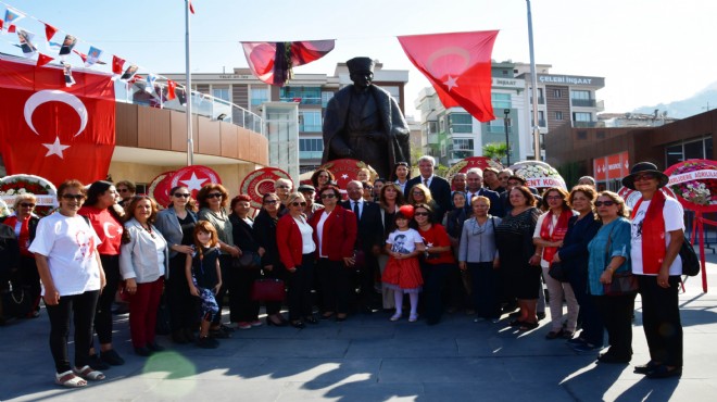 Narlıdere kırmızı-beyaza büründü!