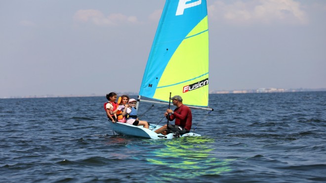 Narlıdere'nin kızları yelken sporuyla tanıştı