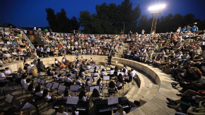 Narlıdere ve Efes Selçuk un çocuklarından büyüleyen konser!