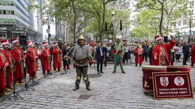 New York ta Türk bayrağı ve mehter coşkusu