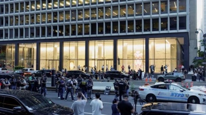New York ta gökdelene silahlı baskın!