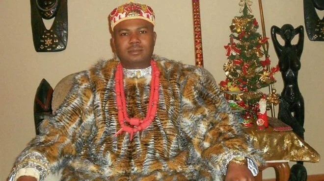 Nijerya kral belediye başkanı adayı oldu
