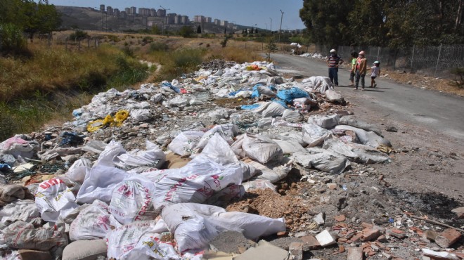 O mahallede isyan: Zeytinlik araziye moloz yığını!