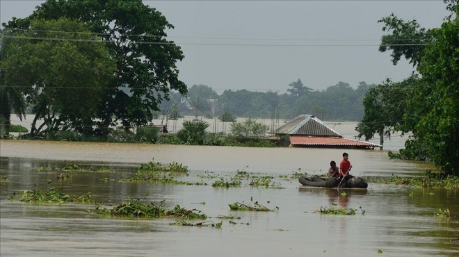 O ülkede sel kabusu: 35 kişi hayatını kaybetti