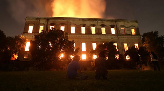 O ülkenin en büyük müzesinde yangın dehşeti!
