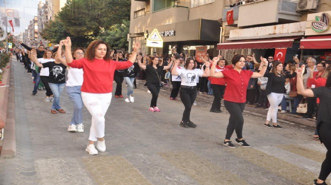 Ödemiş'te 2 bin kişi aynı anda zeybek oynadı