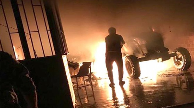 Ödemiş'te depo yangını: Traktör ağır hasar gördü
