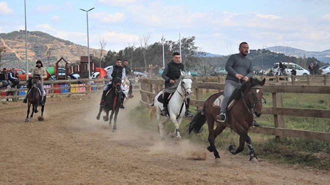 Ödemiş'te rahvan at yarışları düzenlendi