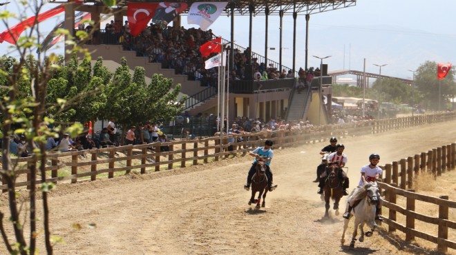 Ödemiş'te Geleneksel Rahvan At Yarışları