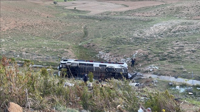 Öğrencileri taşıyan otobüs devrildi: 3 ölü, 41 yaralı