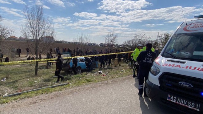 Otomobil otobüs durağına girdi: 4 ölü, 5 yaralı