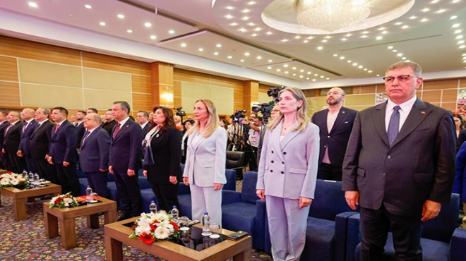 CHP Lideri Özel in de katıldığı sempozyumda İzmir’in projeleri örnek gösterildi