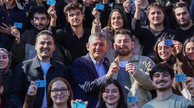 Özel’den Boğaziçi’ne destek ziyareti!