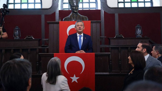 Özgür Özel oy birliği ile genel başkan seçildi!