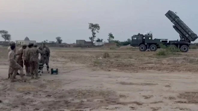 Pakistan ve Afganistan arasında 48 saatlik ateşkes