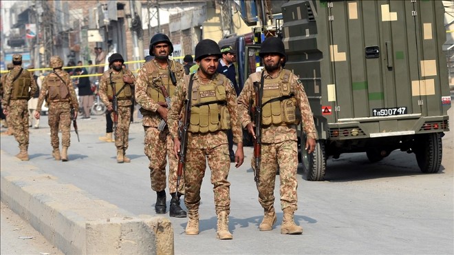 Pakistan’da askeri konvoya bombalı saldırı: 13 ölü