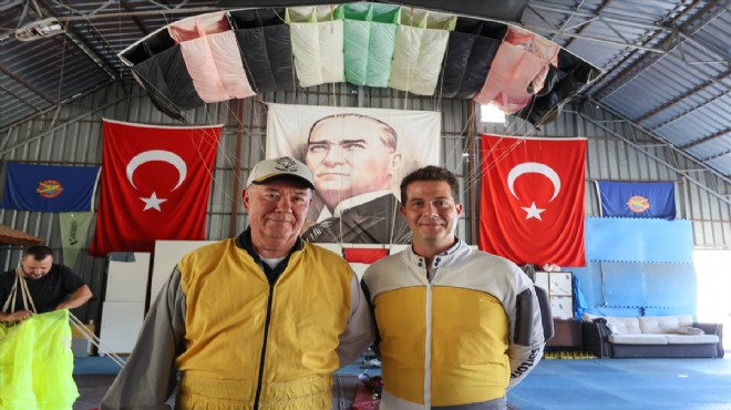 Paraşütçü baba-oğul gökyüzünde heyecanı birlikte yaşıyor