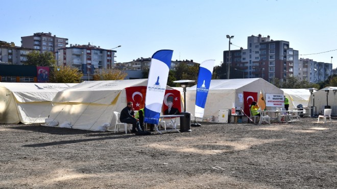 Parklardaki çadırlar Bayraklı'ya taşınıyor