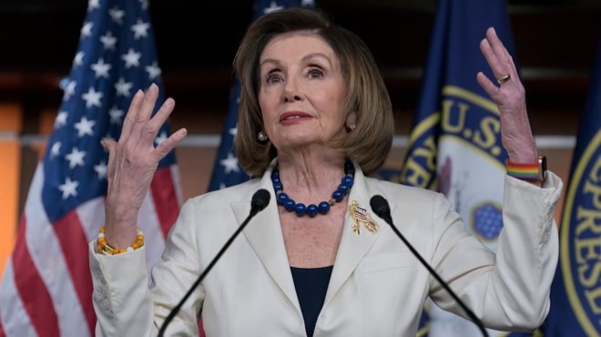 Pelosi'den Trump için azil çağrısı